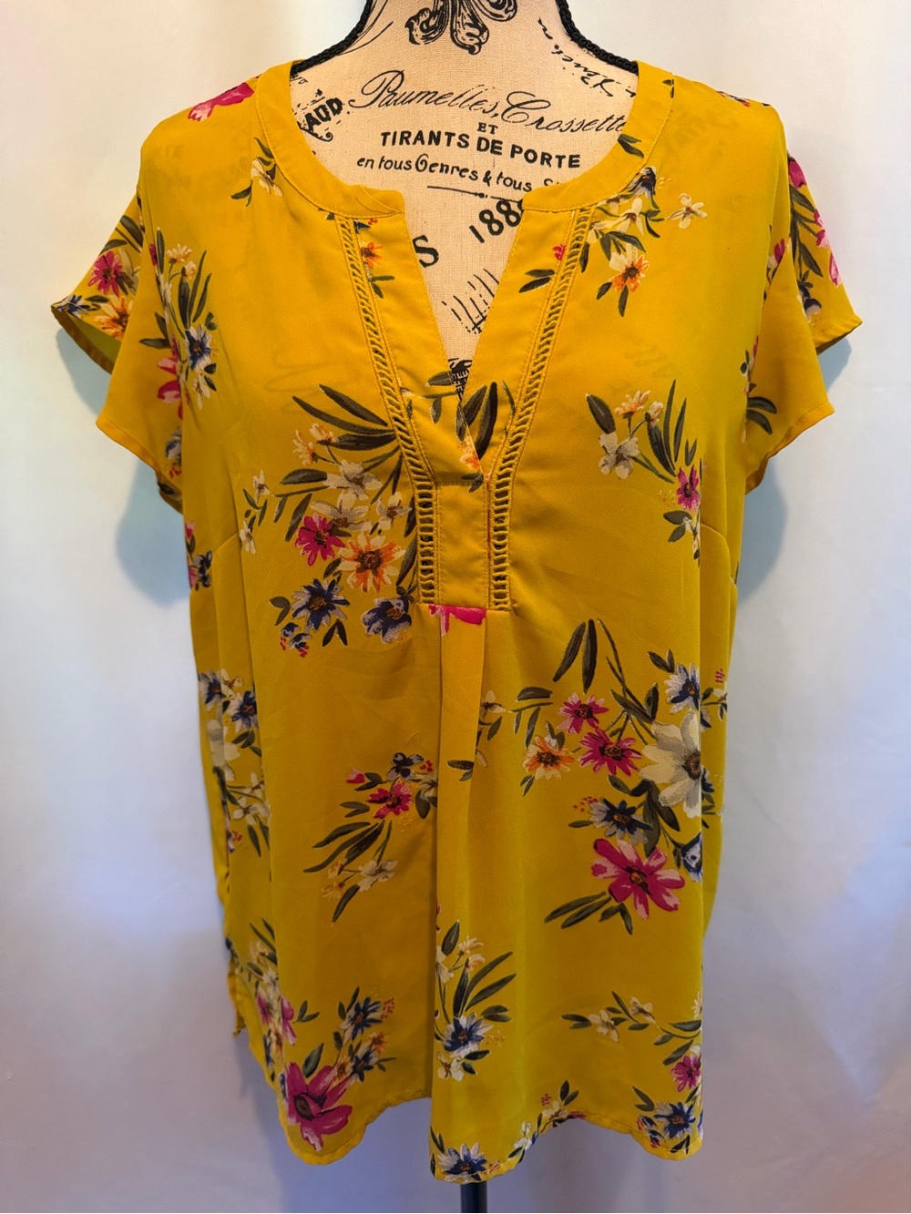 DR2 Mustard Yellow Floral Split V-Neck Blouse